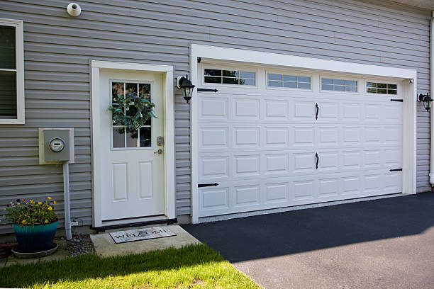 24/7 Emergency Garage Door Panel Replacement experts in Wilton Center, CT